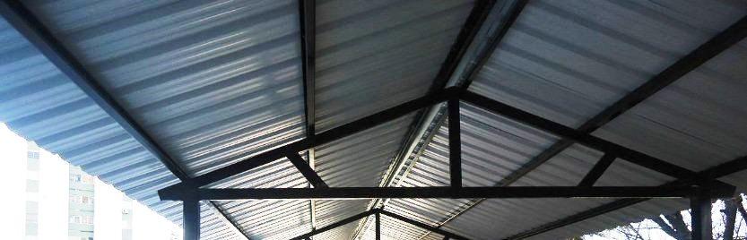 Coberturas para pavilhões escolares A placa de amianto é um material anti-chama que apresenta excepcionais características de isolamento térmico a baixo custo.