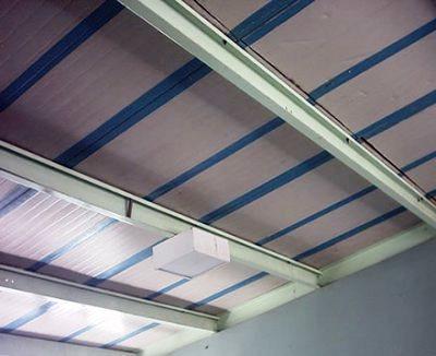 Coberturas para pavilhões escolares A placa de amianto é um material anti-chama que apresenta excepcionais características de isolamento térmico a baixo custo.