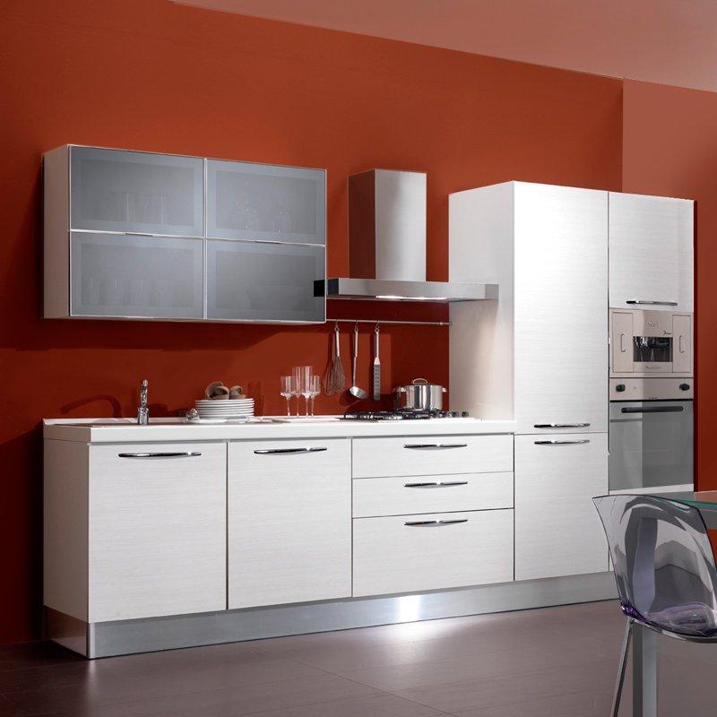 A organização do espaço da cozinha é algo complexo dada a variedade de soluções.