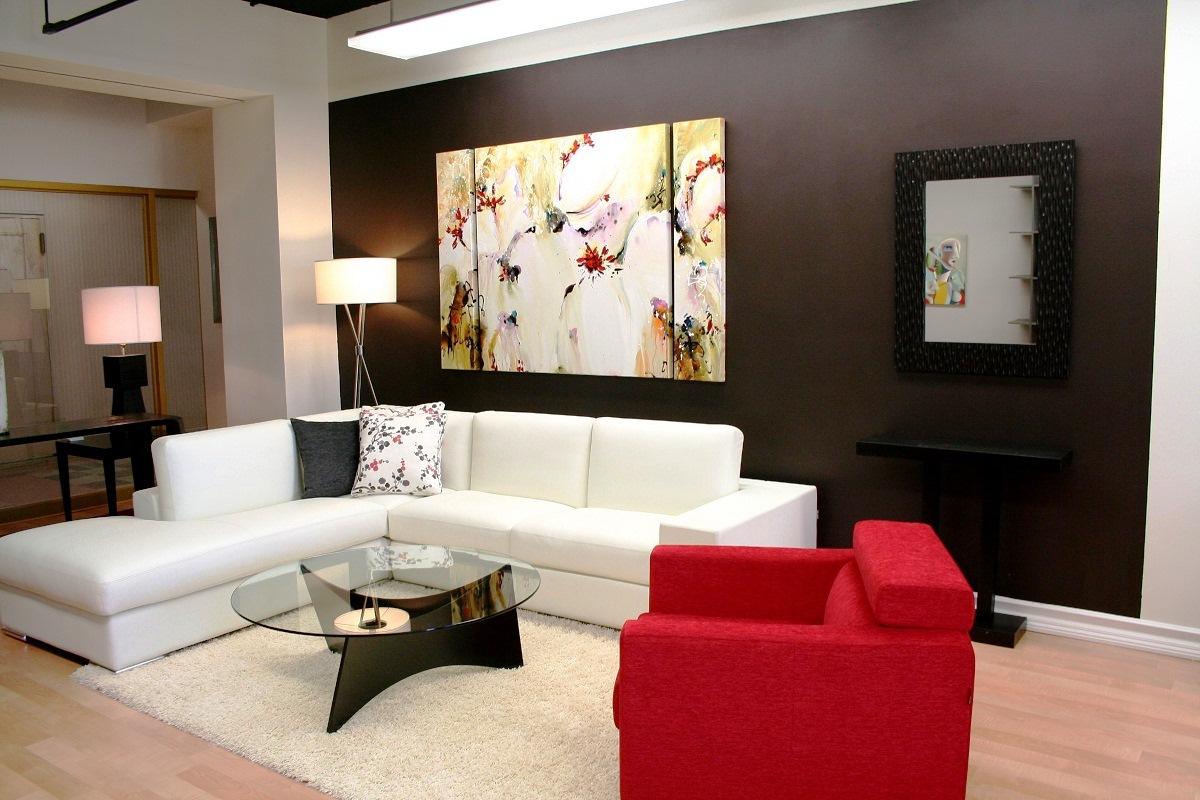 As cores e forma dos espaços em sintonia com a posição e escolha de mobiliário e acessórios alteram o equilíbrio e harmonia dos espaços e as sensações por eles transmitidas pelo que a decoração de interiores tem um impacto no ser humano que é, muitas vezes, negligenciado.
