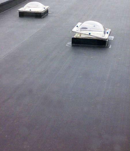 Impermeabilização de coberturas As coberturas devem ser constituídas por camadas de impermeabilização adequadas de forma a existirem barreiras contra anomalias provocadas por infiltrações.