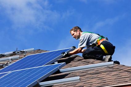 A energia solar é uma das poucas fontes de energia completamente renováveis que existem a disposição do ser humano, e aproveitá-la para o aquecimento solar residencial, hoje já não é nenhuma novidade.