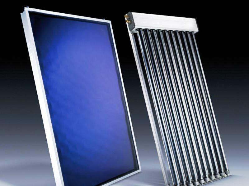 Painéis solares Existem dois tipos de painéis solares: os Painéis Solares Térmicos e os Painéis Solares Fotovoltaicos.