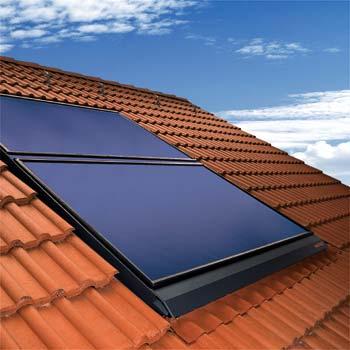 Do ponto de vista económico há vantagens e desvantagens no uso de sistemas de retenção de energia solar. Embora os custos associados à instalação de painéis fotovoltaicos hoje ainda sejam altos, a perspectiva é que haja um retorno do investimento estimado em 5 anos através da economia de energia.