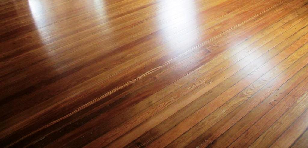 Aplicação de revestimentos em madeira Os pisos em madeira sao detentores de uma grande adaptabilidade arquitetónica.