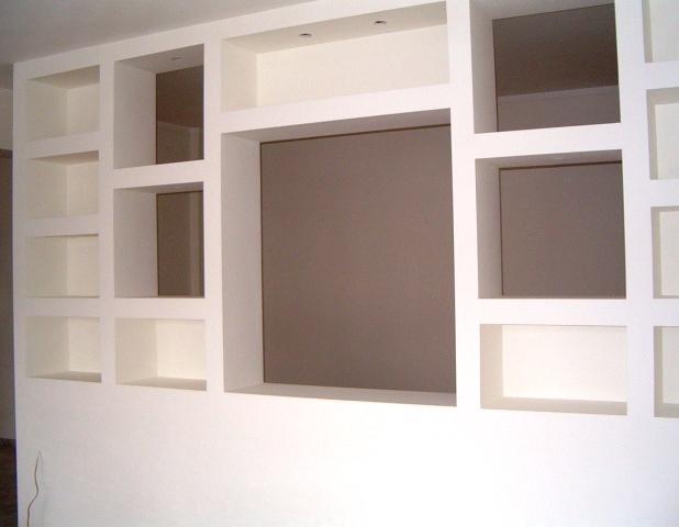 Instalações com Pladur O Gesso Cartonado tem a vantagem da rapidez na preparação e instalação, economia na sua utilização, acabamentos finais perfeitos e paredes mais finas.