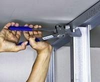 Instalações de Pladur O pladur é composto maioritariamente por gesso com uma película de celulose de papel na superfície.