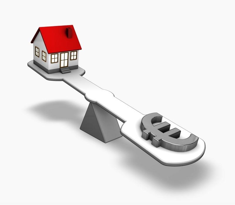 A escolha dos diferentes métodos depende do fim a que se destina a avaliação imobiliária (alienação, hipoteca, imposto, inventário, expropriação, avaliação do ativo), do tipo de imóvel (habitação, comércio, escritório, armazém, terreno urbano, terreno agrícola, terreno industrial) e da disponibilidade de dados.
