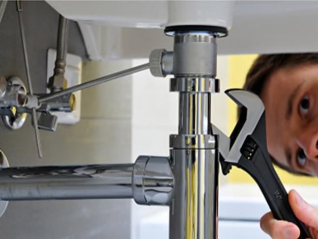 Tubagens de água A intervenção habitual nas Redes de Água e nas Redes de Gás é semelhante podendo colocar-se a canalização por dentro das paredes (abrindo roços e substituindo a canalização existente) ou por fora das paredes (não mexendo na canalização existente e colocando a nova sem substituição).