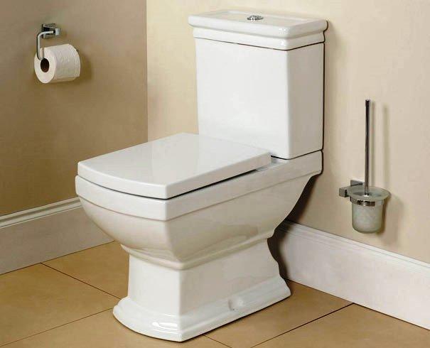 Se na remodelação de casas-de-banho decidir trocar os azulejos ou o ladrilho do pavimento, pense também, em proceder à substituição da canalização, para não correr o risco de o ter de fazer num curto espaço de tempo e ter de voltar a substituir os cerâmicos.