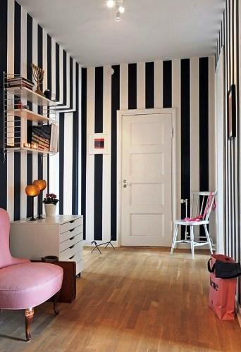 Na decoração de interiores e no design de interiores, o planeamento dos espaços passa pela combinação dos diversos elementos, cores e texturas, mas também por alterações espaciais, sempre com foco nas relações estéticas e funcionais dos diferentes espaços de acordo com o seu uso.