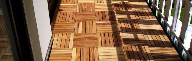 A matéria prima utilizada no fabrico de pavimentos tipo deck é madeira nobre e polipropileno reciclado. Este tipo de pavimentos são caracterizados por uma constituição especial que permitem que estejam expostos aos agentes exteriores.