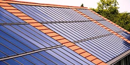 A energia solar é limpa, barata e pode ser utilizada na produção de calor ou electricidade através de colectores ou painéis solares.