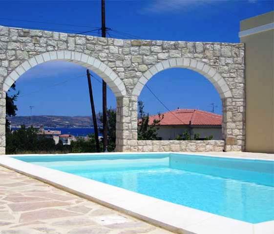 O suporte de uma piscina tem de ser revestido por um material de impermeabilização adequado para garantir que não existirão perdas de água.