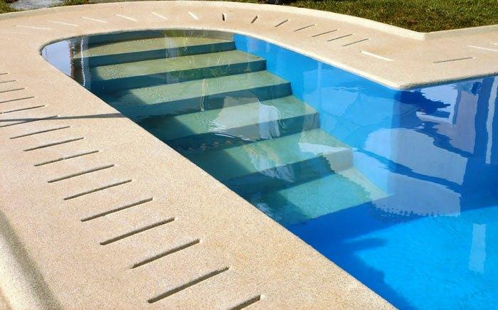 Manutenção de piscinas A solução mais previligiada de revestimento de piscinas são as placas de pastilha de vidro.