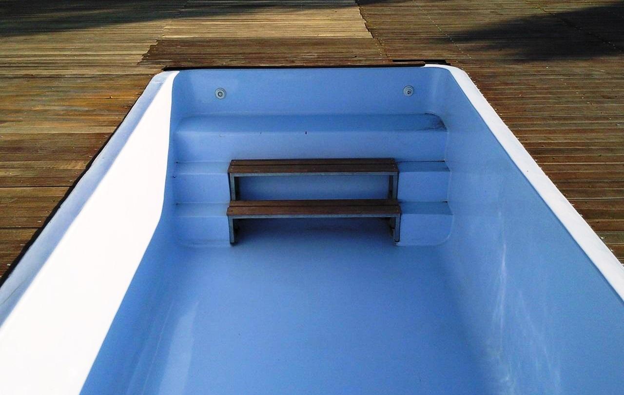 O revestimento de uma piscina tem de garantir coesão, aderência ao suporte e ausência de fissuração.
