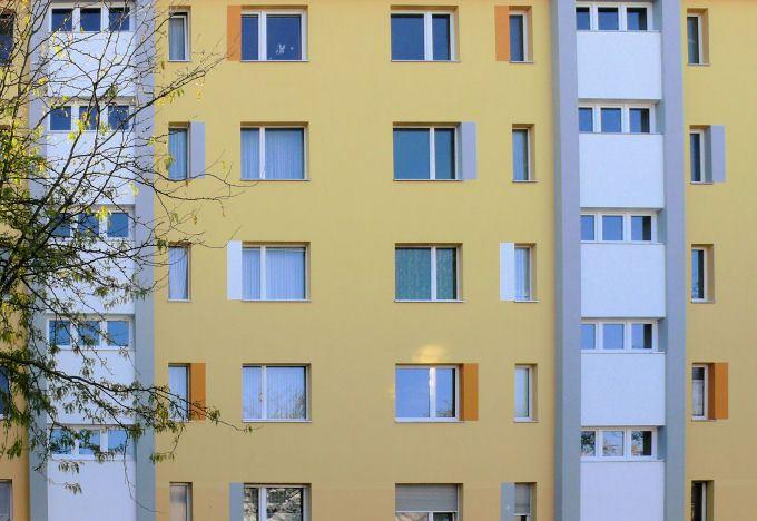 Fachadas de edifícios A intervenção na reabilitação de fachadas requer materiais com natureza específica de forma a garantir a compatibilidade mecânica entre os elementos novos e os elementos antigos.