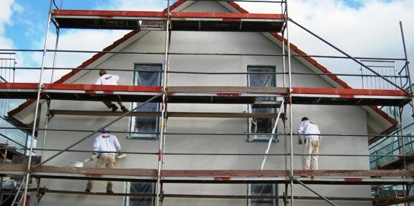 Recuperação de fachadas A CASA VIVA conta com um conjunto de parceiros experientes na recuperação e manutenção de fachadas (de edifícios antigos ou mais recentes) com recurso a sistemas tradicionais de andaimes ou mais modernos.