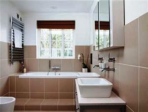 Seja uma remodelação parcial ou total da sua casa de banho, a equipa da CASA VIVA informa-o das diferentes soluções de revestimentos, loiças, resguardos e mobiliário.