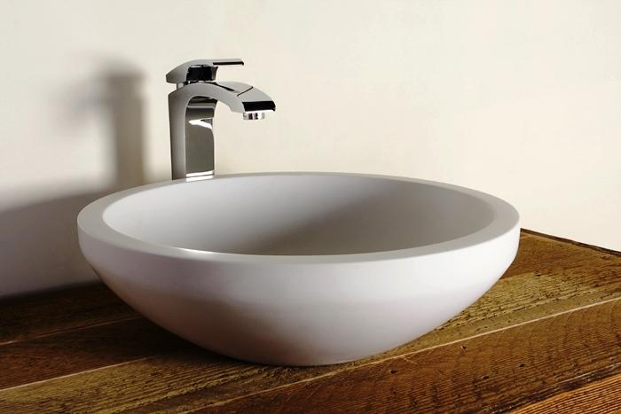 A criação de novos conjuntos para espaços de banho é algo complexo que exige saber técnico, estético e imaginação. A casa de banho é das divisórias da casa mais difíceis de concepcionar dado que envolve um conjunto de sistemas prediais com diferentes exigências.