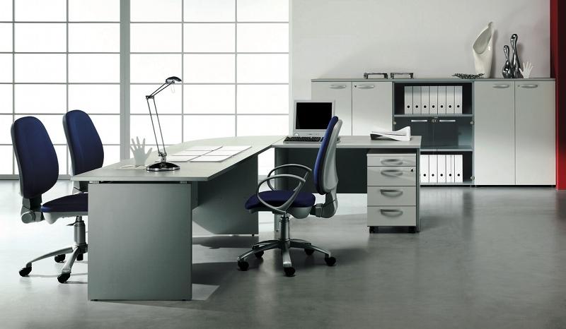 Os escritórios de estilo moderno são compostos por móveis lisos que facilitam a sua limpeza e dificultam a acumulação de sujidade.