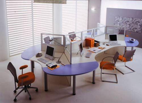 Os escritórios podem ser constituídos por equipamentos em aço, inox, alumínio ou mesmo madeira de acordo com o conceito pretendido.