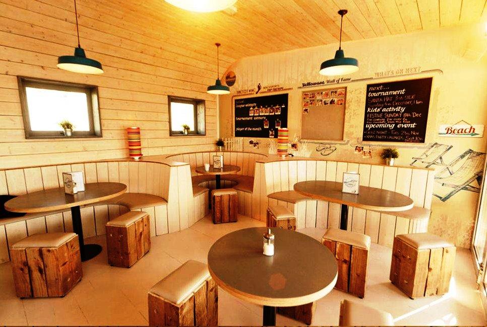 Uma loja define-se ao nível de organização de espaço, disposição de equipamentos, cores, texturas e materiais que constituem os acabamentos e revestimentos.