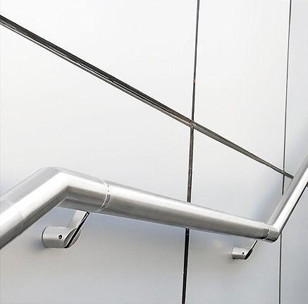 Corrimões exteriores O aço, material extremamente resistente, é um material estrutural bastante comum em trabalhos de serralharia.