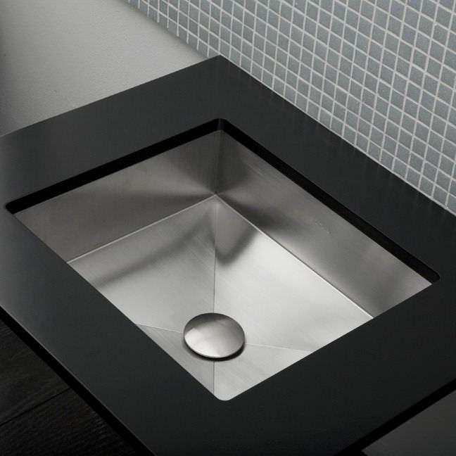 Equipamentos metálicos Pretende fazer substituição de serralharias? Quer aplicar serralharias na sua casa, loja, escritório ou edifício? Tem dúvidas em relação às serralharias a aplicar em sua casa? A CASA VIVA tem uma equipa de técnicos que o ajudam e aconselham na sua escolha e um conjunto de parceiros especializados na aplicação e substituição de todo o tipo de serralharias.