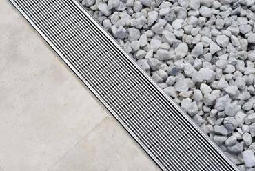 Grelhas metálicas A principal qualidade do alumínio, material bastante leve, é a de não enferrujar.