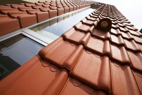 As telhas comercializadas em Portugal têm uma variedade enorme em termos de geometria e sistemas de encaixe.
