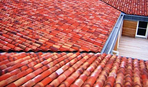 Os telhados são coberturas inclinadas que se caracterizam pelo seu revestimento específico: telhas.