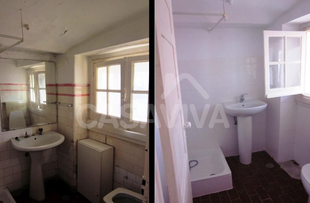 Todos os revestimentos das casas de banho foram removidos, e, após preparação do suporte, foram substituídos por azulejos, sistemas de reboco e pintura adequados aos diferentes locais.